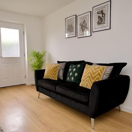 Highley'S Nest - Fully Furnished Gem, Free Private Parking, Sky Tv & Netflix Villa Coventry Bagian luar foto