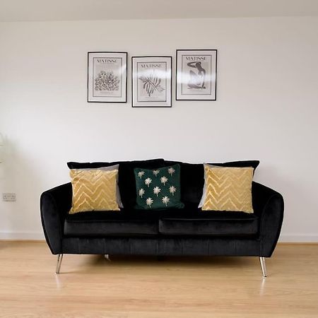 Highley'S Nest - Fully Furnished Gem, Free Private Parking, Sky Tv & Netflix Villa Coventry Bagian luar foto