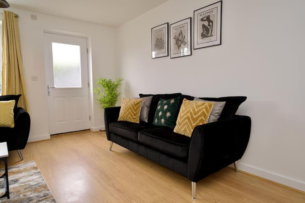 Highley'S Nest - Fully Furnished Gem, Free Private Parking, Sky Tv & Netflix Villa Coventry Bagian luar foto