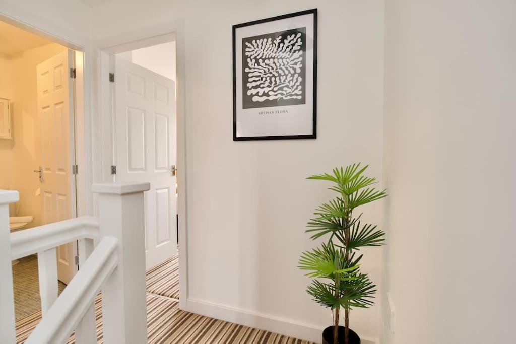 Highley'S Nest - Fully Furnished Gem, Free Private Parking, Sky Tv & Netflix Villa Coventry Bagian luar foto