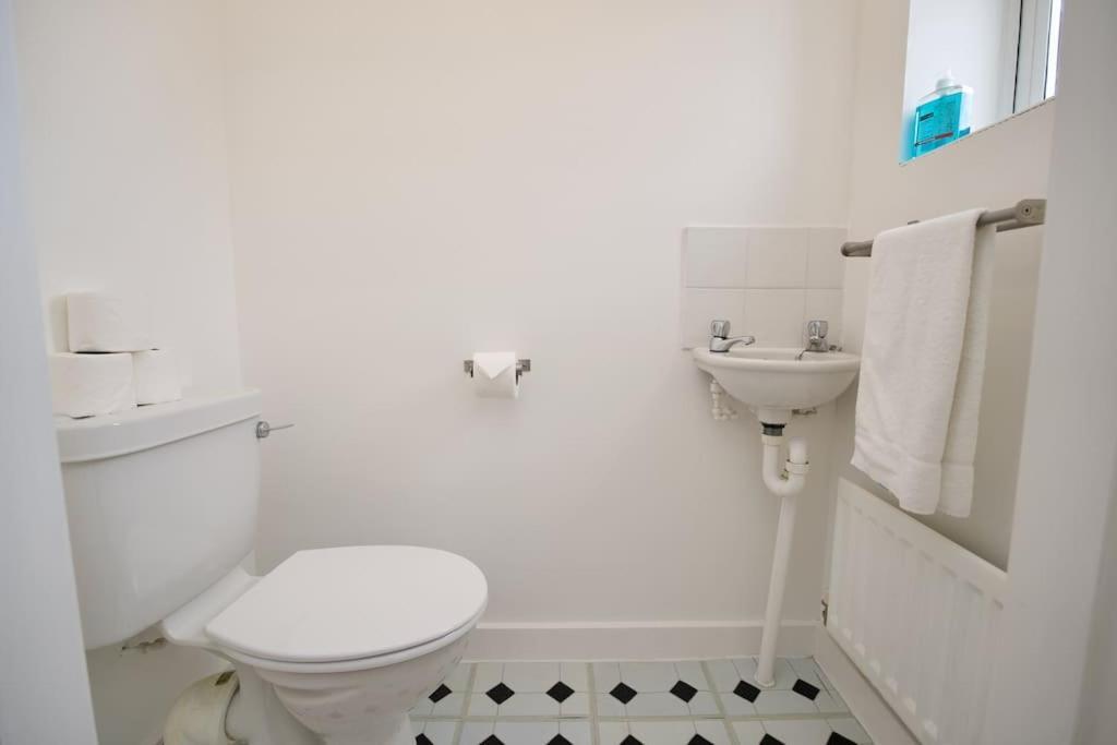 Highley'S Nest - Fully Furnished Gem, Free Private Parking, Sky Tv & Netflix Villa Coventry Bagian luar foto