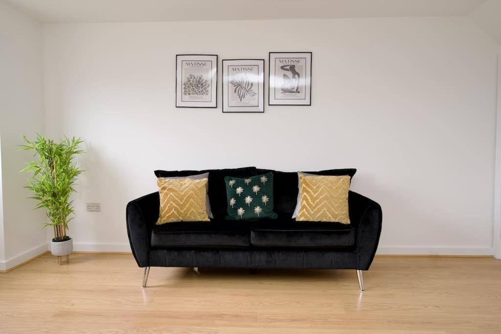 Highley'S Nest - Fully Furnished Gem, Free Private Parking, Sky Tv & Netflix Villa Coventry Bagian luar foto