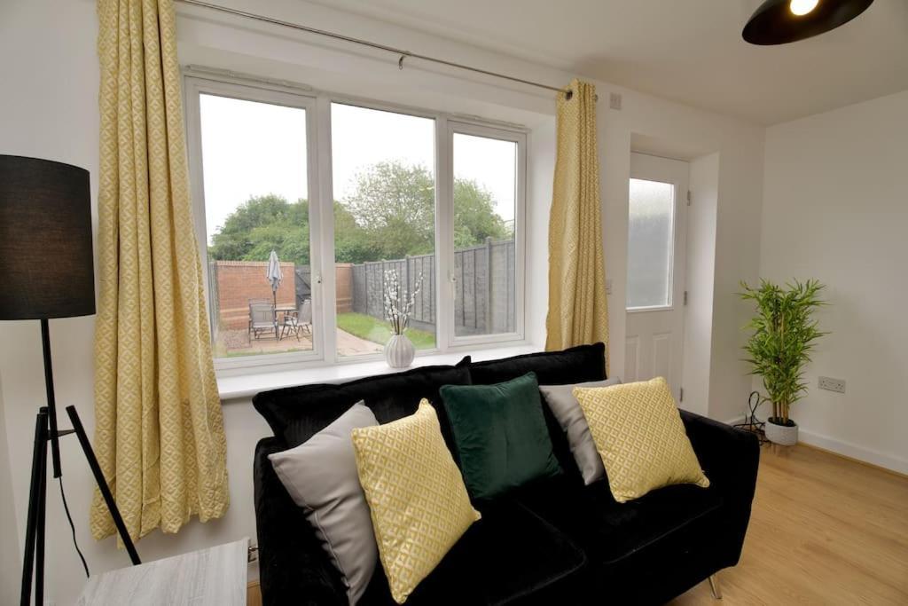 Highley'S Nest - Fully Furnished Gem, Free Private Parking, Sky Tv & Netflix Villa Coventry Bagian luar foto