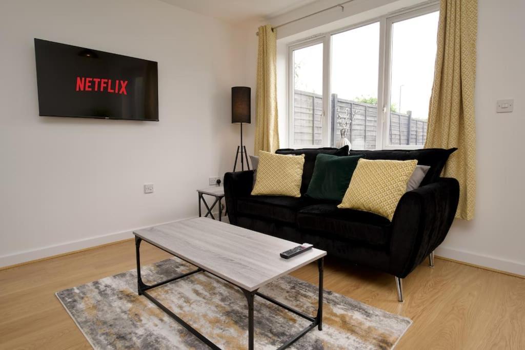 Highley'S Nest - Fully Furnished Gem, Free Private Parking, Sky Tv & Netflix Villa Coventry Bagian luar foto