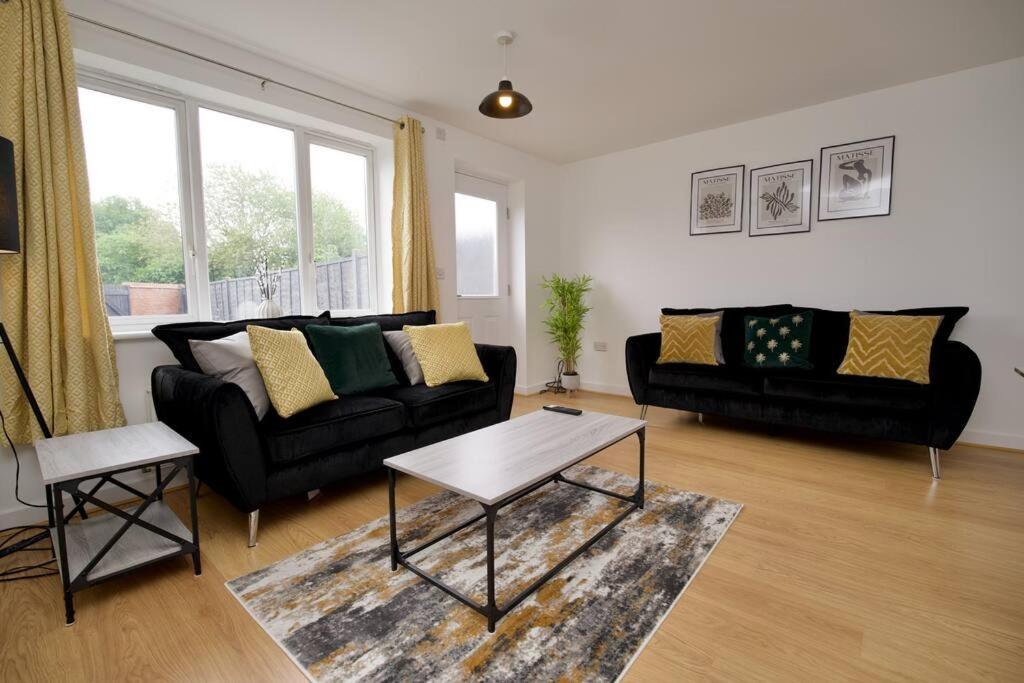 Highley'S Nest - Fully Furnished Gem, Free Private Parking, Sky Tv & Netflix Villa Coventry Bagian luar foto