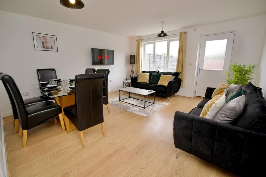 Highley'S Nest - Fully Furnished Gem, Free Private Parking, Sky Tv & Netflix Villa Coventry Bagian luar foto